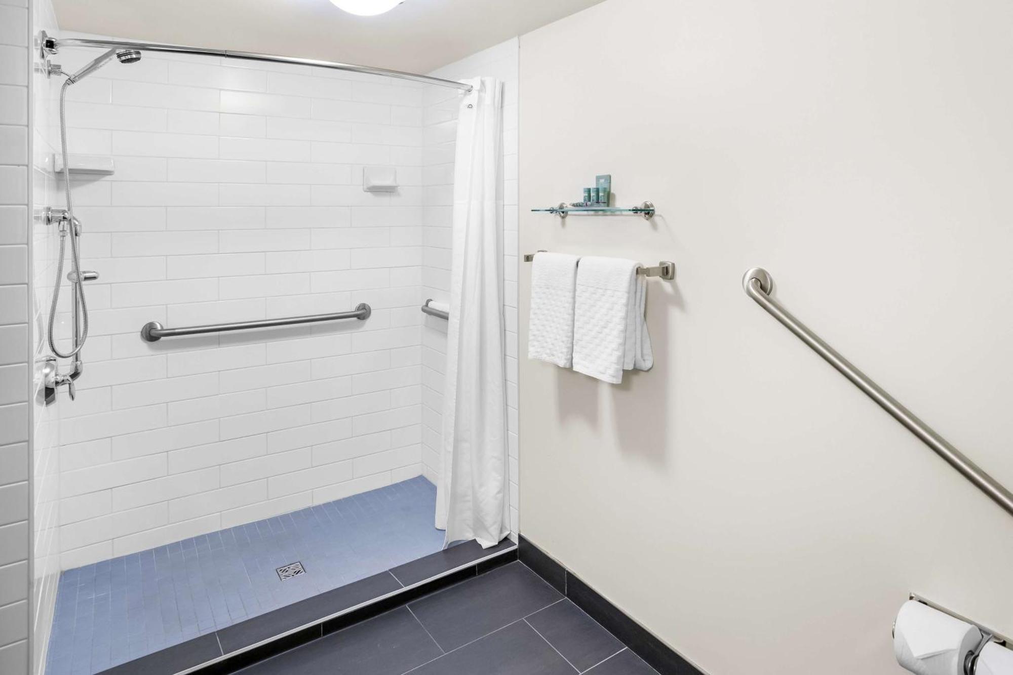 Best Western Томпсон Экстерьер фото