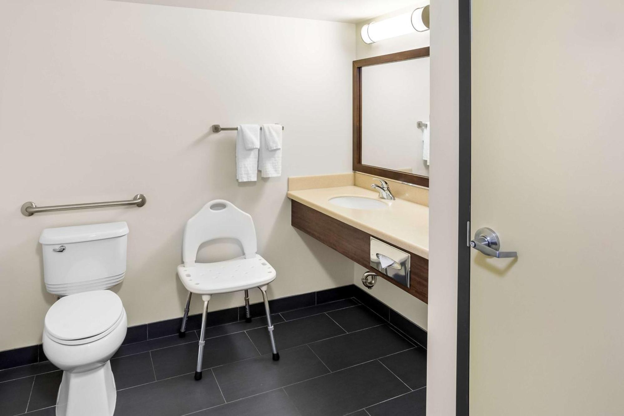 Best Western Томпсон Экстерьер фото